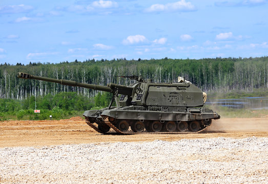 Self-propelled gun on a march over rough terrain