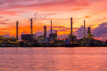 Naklejka premium Oil refinery along the river at Dusk (Bangkok, Thailand)