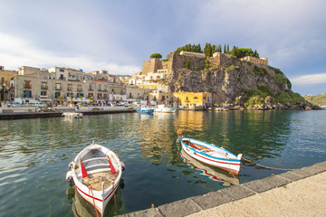 Włoskie wybrzeże - Sycylia, wyspa Lipari - obrazy, fototapety, plakaty