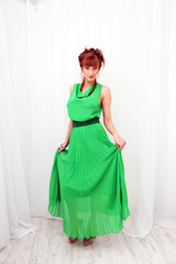 Красивая сексуальная привлекательная девушка в...