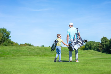 Family on golf course - 104046983