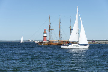 Warnemünde, Hanse Sail, Segelboote auf dem Seekanal