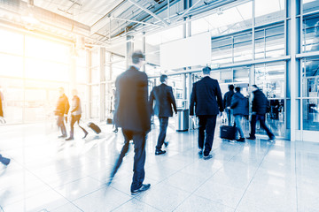 Verschwommene Geschäftsleute Pendler Business