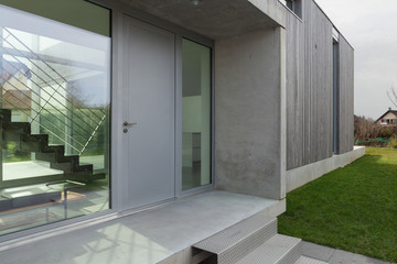 Obraz premium Entrance of a modern house