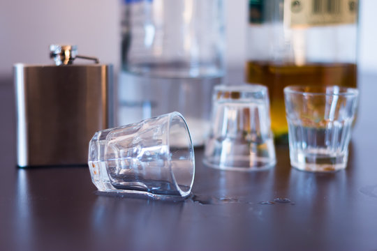 Umgesto&szlig;enes Glas, Alkoholmissbrauch