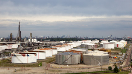 Fototapeta na wymiar Oil refinery Rotterdam