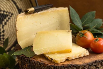 Gordijnen Pecorino stagionato, Italian hard cheese © Alessio Orrù