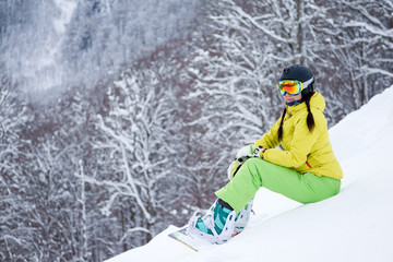 Fototapeta na wymiar Portrait of snowboarder woman