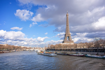 Fototapeta na wymiar Eiffel tower view from Bir Hakeim bridge, Paris, France