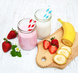 Bananas and strawberries with yogurt