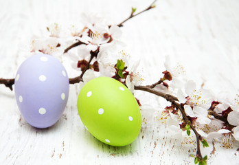 Obraz na płótnie Canvas Easter eggs and cherries blossom