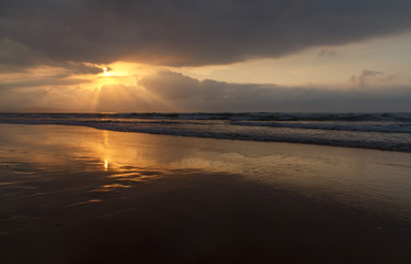 Obraz premium Atardecer en la Playa de Vega, Asturias.