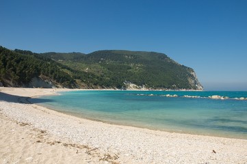Fototapeta na wymiar riviera del conero spiagge italiane