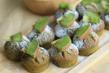 muffins cakes with kiwifruit