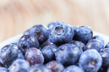 Superfood Heidelbeeren in einer Glasschale