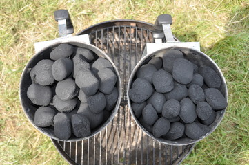 Holzkohle Briketts zum Grillen