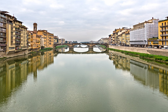 Il fiume si specchia