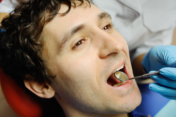 Obraz premium young guy on reception at the dentist