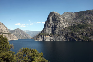 Obraz na płótnie Canvas The manmade Hetch Hetchy Reservoir in Yosemite National Park provides water to the city of San Francisco through a gravity-fed pipe system that spans California's vast central valley.