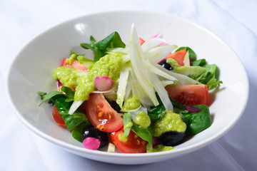salad of tomatoes and greens