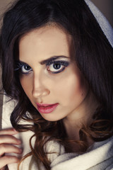 Naklejka premium Vogue sensual girl in the shawl in the studio portrait