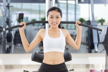 Obraz na płótnie Canvas beautiful girl working out in modern gym