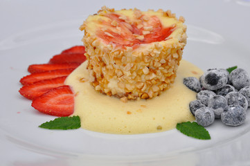 Muffin Cheesecake mit Erdbeeren und Heidelbeeren 