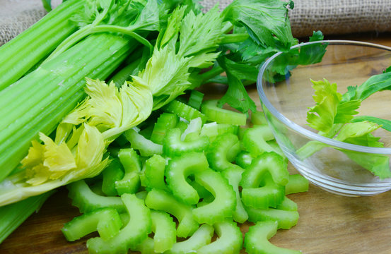 Benefits of Celery.
Helps Lower High Cholesterol
Lowers Inflammation