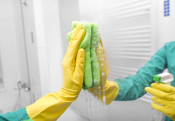 Wash mirror spray.