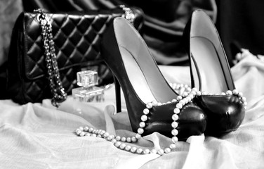 Black shoes, fashion handbag and pearl necklace - obrazy, fototapety, plakaty