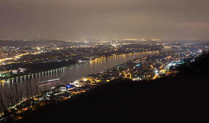 Obraz premium koenigswinter and bonn germany and the rhein river at night