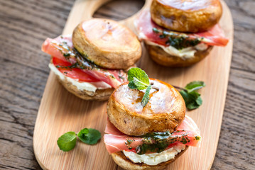 Mushroom burgers with jamon, cream cheese and mint sauce