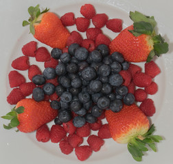 strawberries,blueberries,raspberries,fruits,healthy