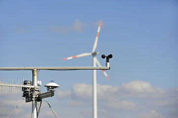 Windr&auml;der auf den Feldern der Vorderpfalz
