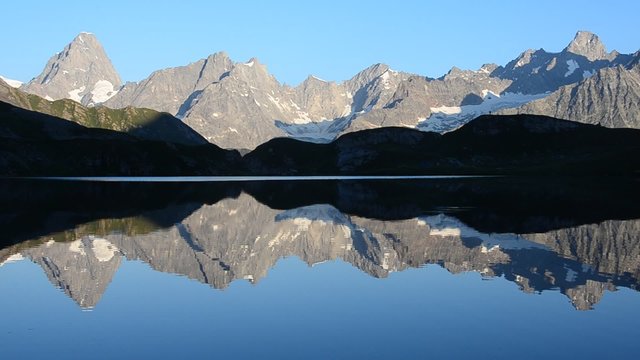 La catena del Monte Bianco allo specchio