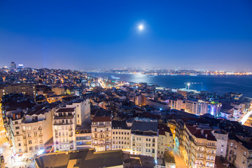 cae la noche en estambul, zona de galata