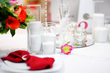 Stylish red table set