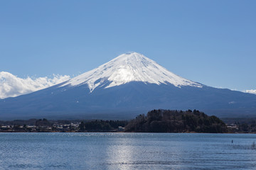 fuji mountain in clear sky day view from Kawaguchiko lake