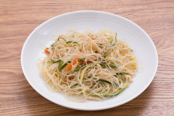 鶏肉と春雨のサラダ
