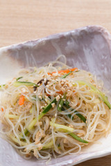 鶏肉と春雨のサラダ
