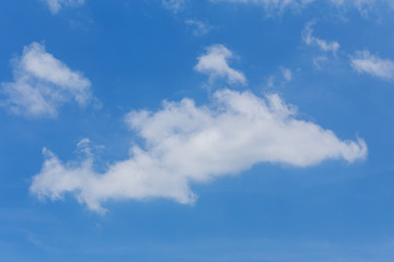 Obraz na płótnie Canvas fluffy cloud on clear blue sky background