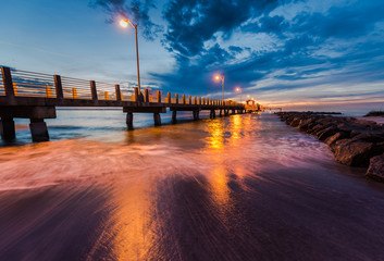 Obraz premium Fort De Soto Gulf Pier after Sunset Tierra Verde, Florida