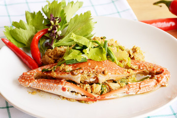 sea crab fried with yellow curry and celery