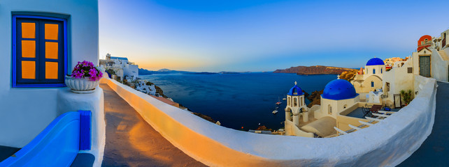 Obraz premium Santorini, Greece - Oia at sunset 