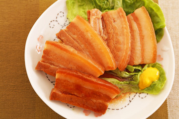 沖縄伝統料理の三枚肉