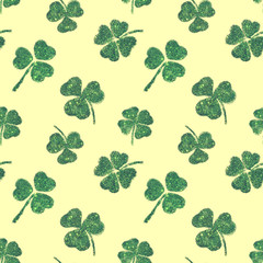 Seamless pattern with abstract leaves of clovers of green glitter