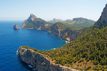Mallorca, Isole Baleari, Spagna: Cap de Formentor visto dal Mirador del Mas Pas, noto anche come Mirador Es Colomer, il punto di osservazione più conosciuto dell'isola, 9 giugno 2012