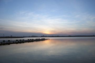 Obraz premium zachód słońca nad jeziorem