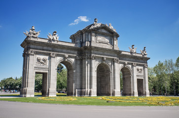 Fototapeta na wymiar Famous landmark Puerta de Alcalá in Madrid, Spain.