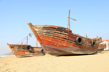 Fototapeta premium In winter, the sea fishing boat